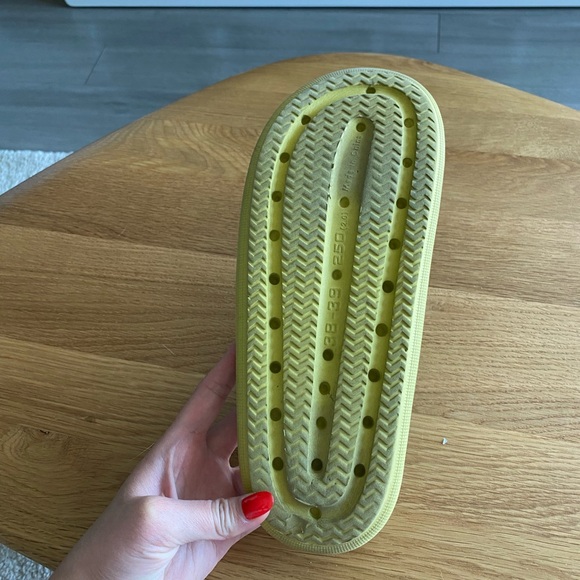 Amazon cloud slippers - Picture 3 of 3